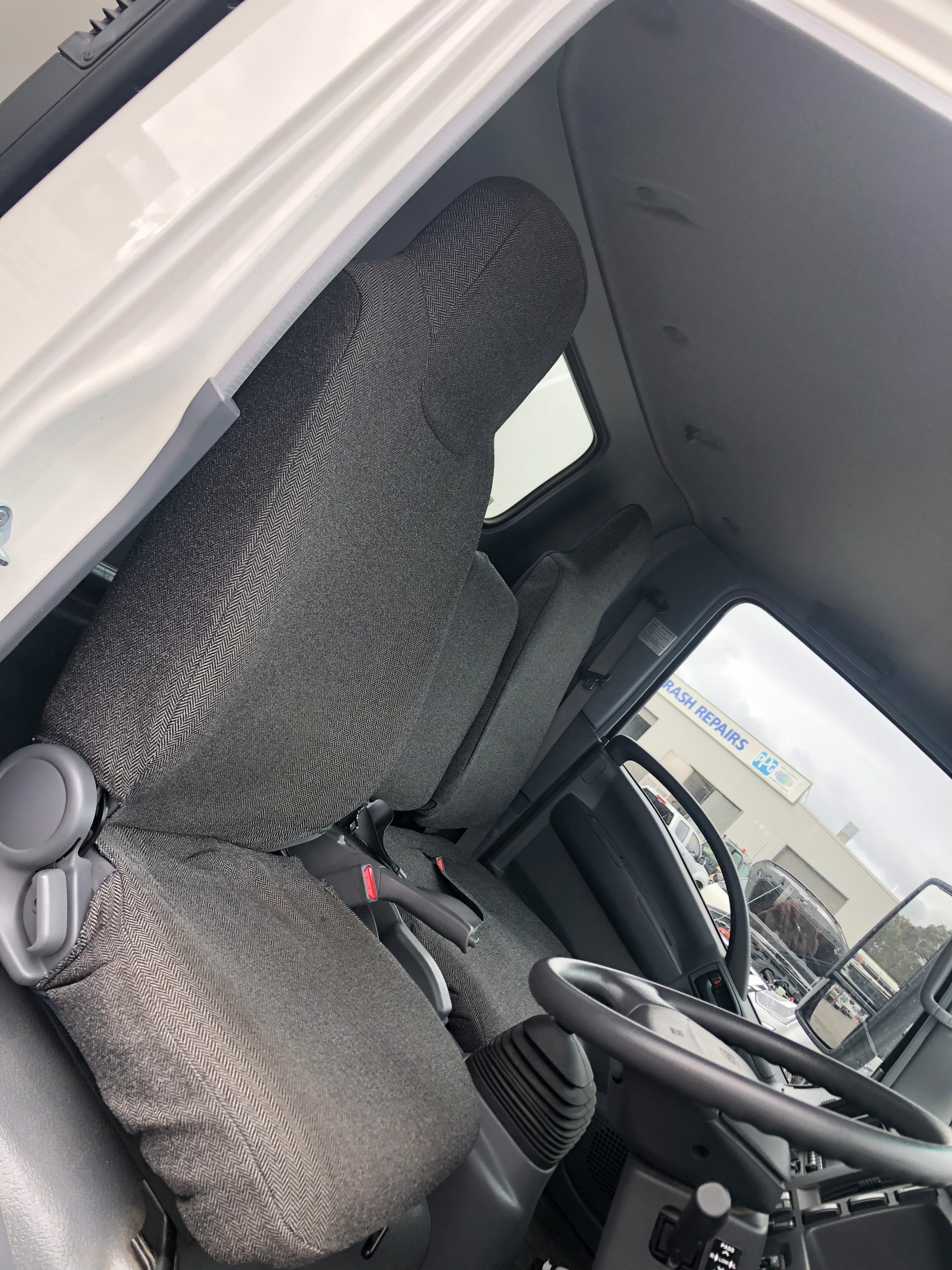 2008 ISUZU NQR450 ** VERY LOW KM'S ** 8 PALLET TRUCK MANUAL CURTAINSIDER