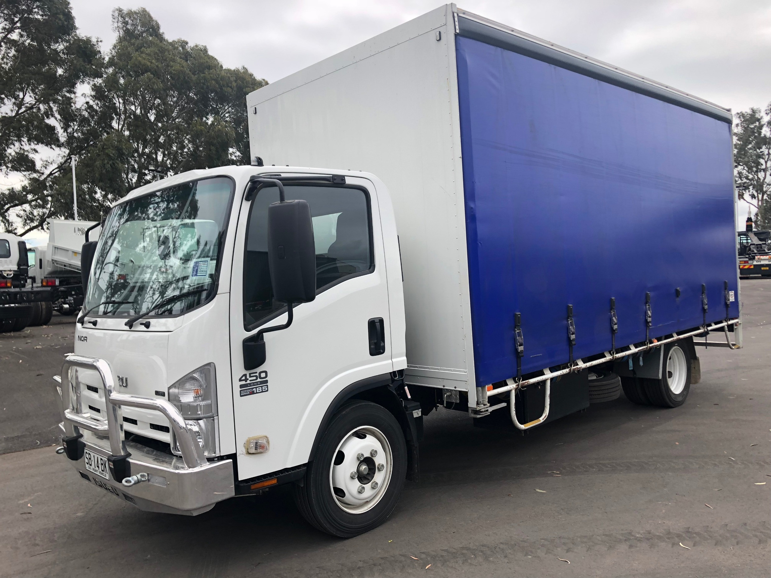 2008 ISUZU NQR450 ** VERY LOW KM'S ** 8 PALLET TRUCK MANUAL CURTAINSIDER