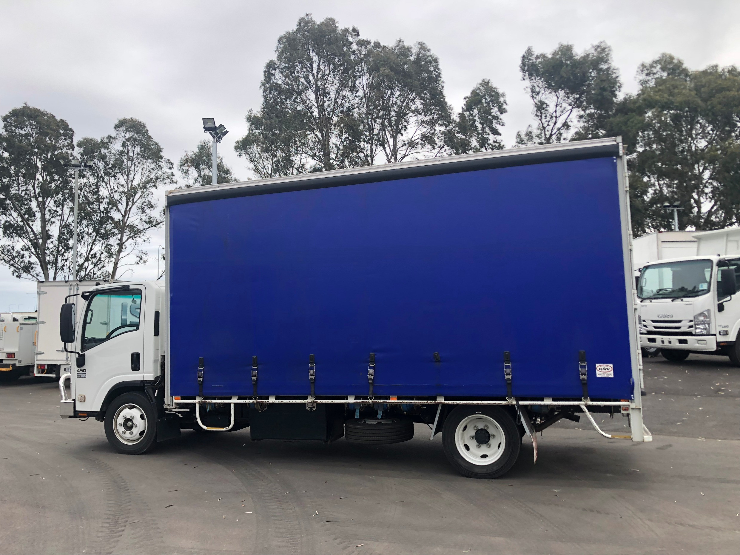 2008 ISUZU NQR450 ** VERY LOW KM'S ** 8 PALLET TRUCK MANUAL CURTAINSIDER
