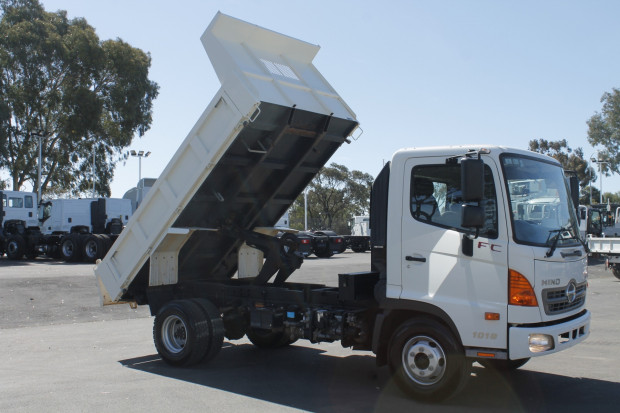 2010 HINO FC 1018-500 SERIES MANUAL TIPPER