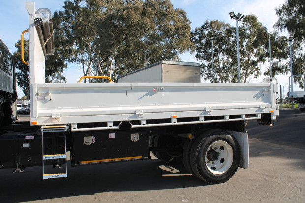 2009 ISUZU FSS550 HIGH & LOW RANGE 4X4 MANUAL CAB CHASSIS