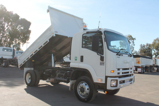 2009 ISUZU FSS550 HIGH & LOW RANGE 4X4 MANUAL CAB CHASSIS