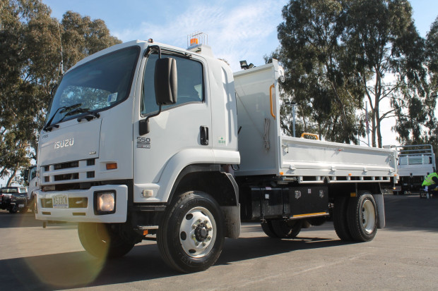 2009 ISUZU FSS550 HIGH & LOW RANGE 4X4 MANUAL CAB CHASSIS
