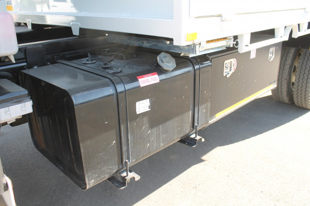 2009 ISUZU FSS550 HIGH & LOW RANGE 4X4 MANUAL CAB CHASSIS
