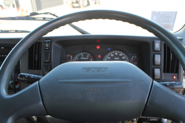 2009 ISUZU FSS550 HIGH & LOW RANGE 4X4 MANUAL CAB CHASSIS
