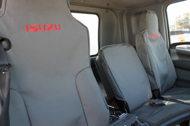 2009 ISUZU FSS550 HIGH & LOW RANGE 4X4 MANUAL CAB CHASSIS