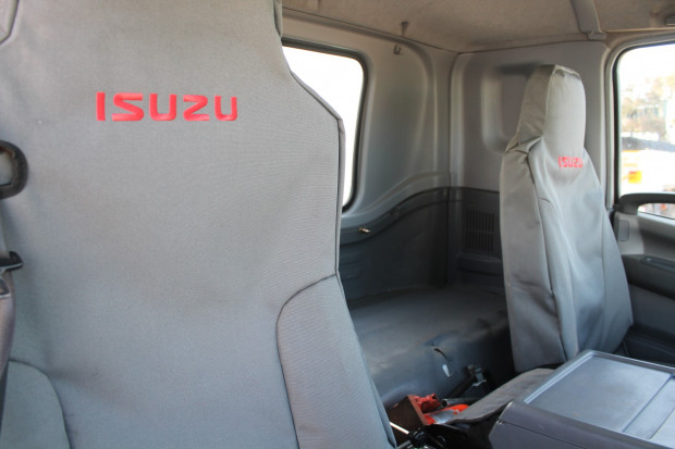 2009 ISUZU FSS550 HIGH & LOW RANGE 4X4 MANUAL CAB CHASSIS