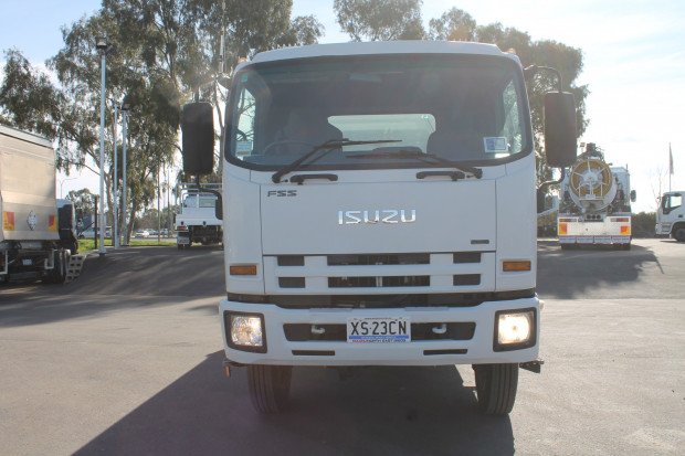 2009 ISUZU FSS550 HIGH & LOW RANGE 4X4 MANUAL CAB CHASSIS