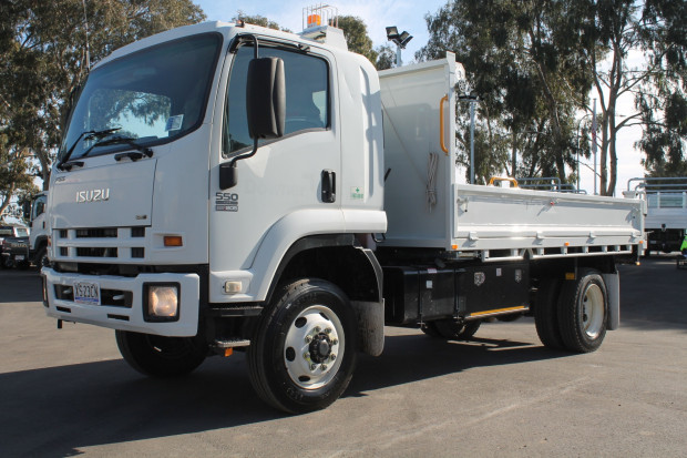 2009 ISUZU FSS550 HIGH & LOW RANGE 4X4 MANUAL CAB CHASSIS