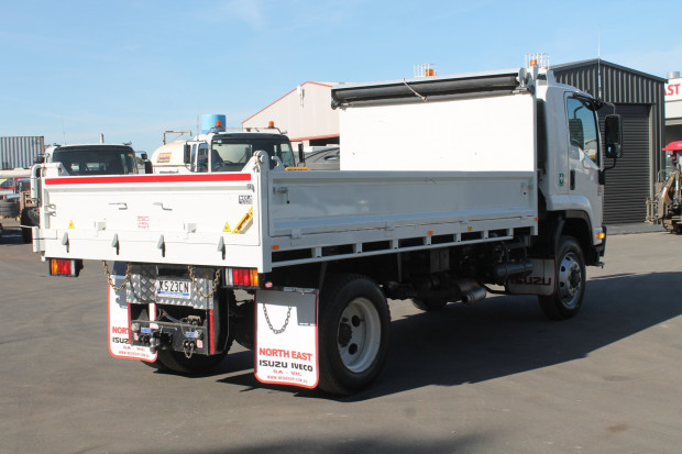 2009 ISUZU FSS550 HIGH & LOW RANGE 4X4 MANUAL CAB CHASSIS