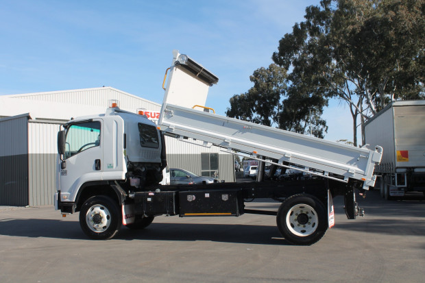 2009 ISUZU FSS550 HIGH & LOW RANGE 4X4 MANUAL CAB CHASSIS