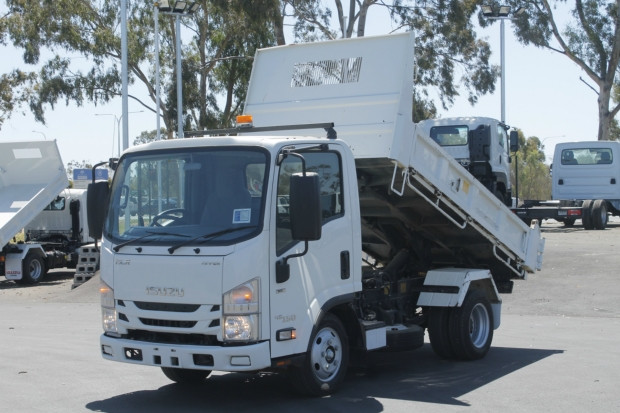 2015 ISUZU NLR 45-150 CAR LICENCE / AMT AUTO TIPPER