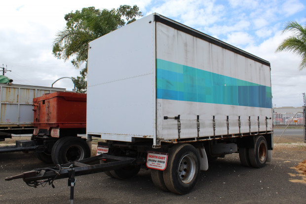 2006 JG SCHULZ 8 PALLET DOG CURTAINSIDER TRAILER