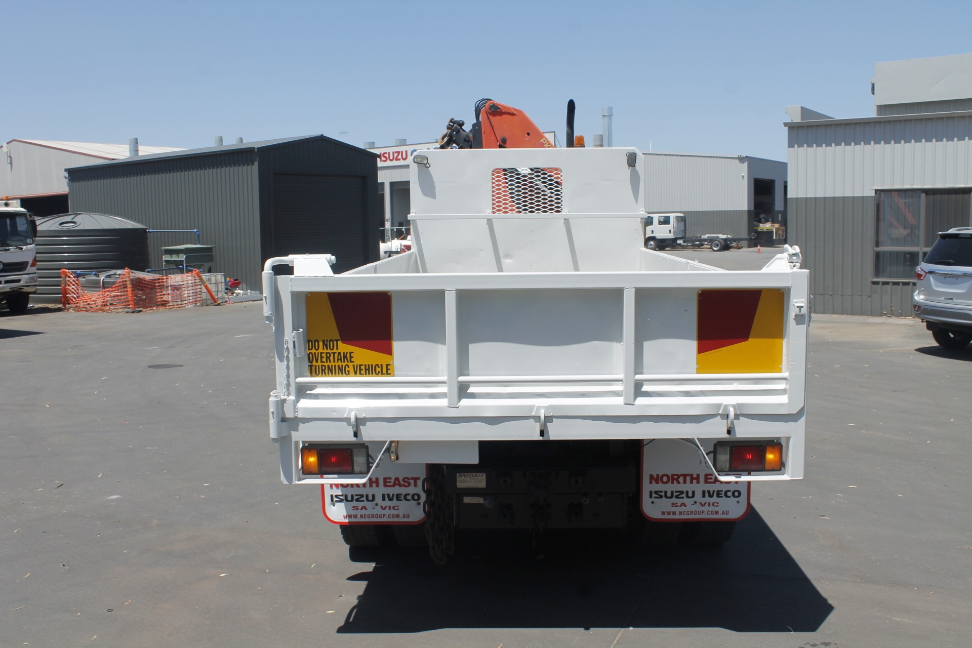2005 ISUZU FVD950 MANUAL TIPPER / CRANE TRUCK