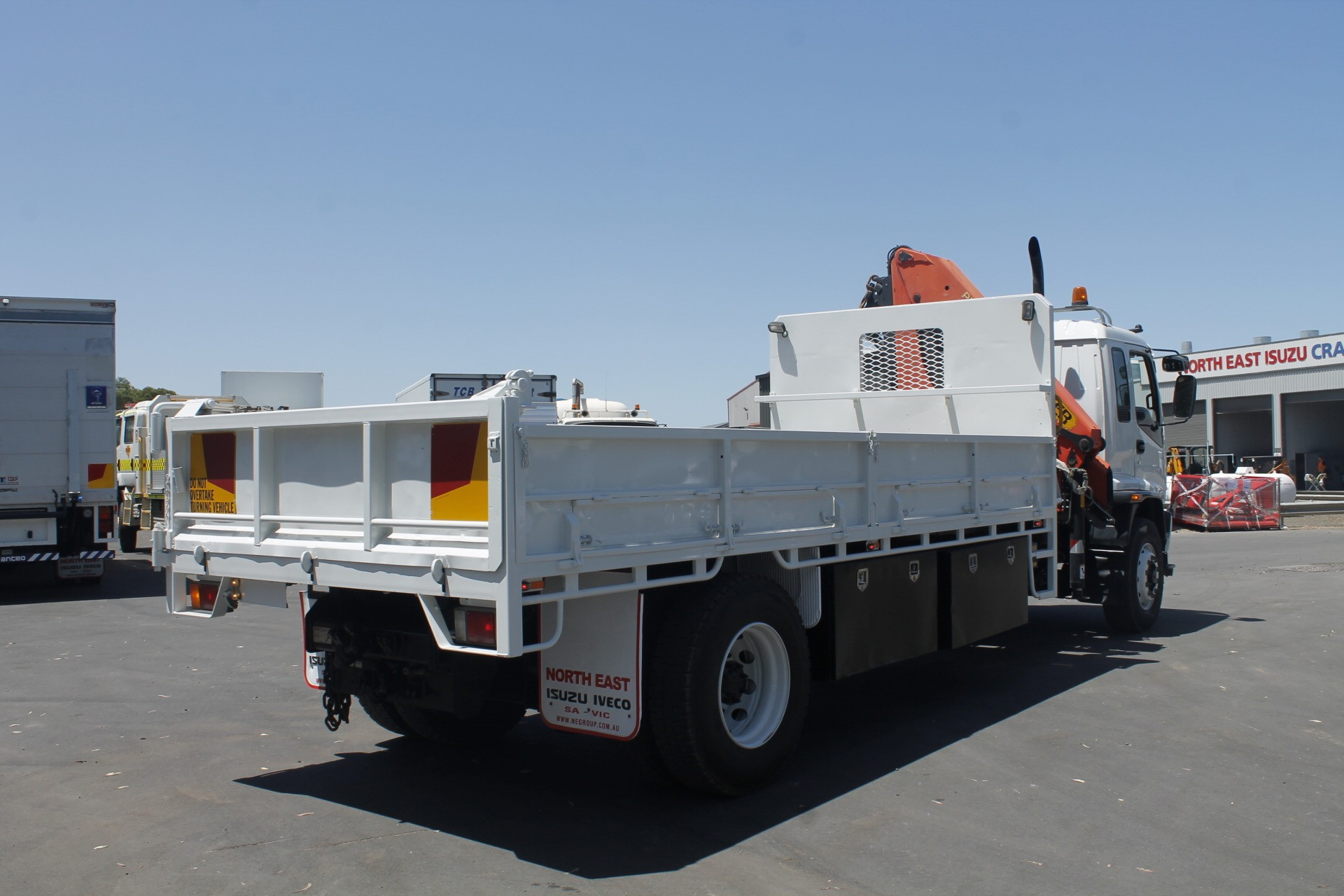 2005 ISUZU FVD950 MANUAL TIPPER / CRANE TRUCK