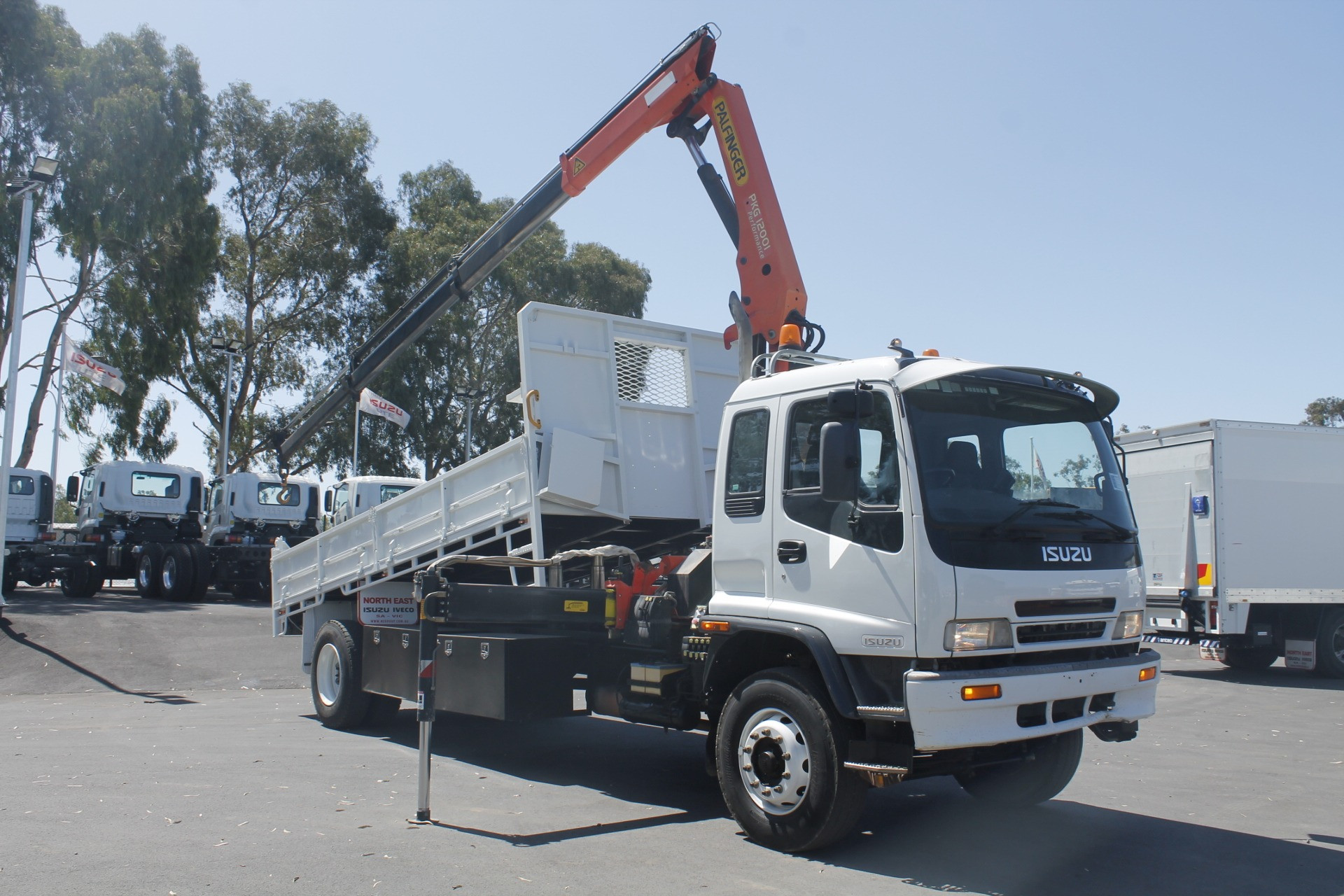 2005 ISUZU FVD950 MANUAL TIPPER / CRANE TRUCK