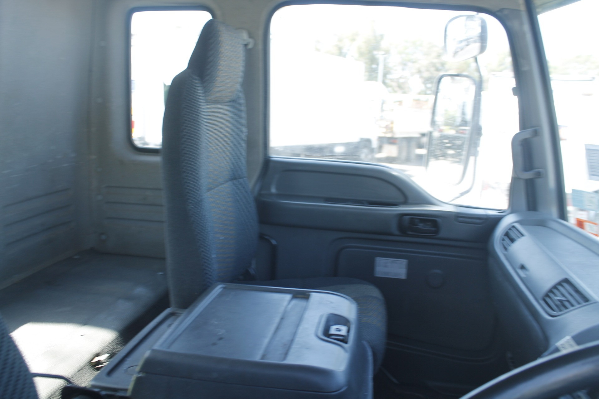2005 ISUZU FVD950 MANUAL TIPPER / CRANE TRUCK