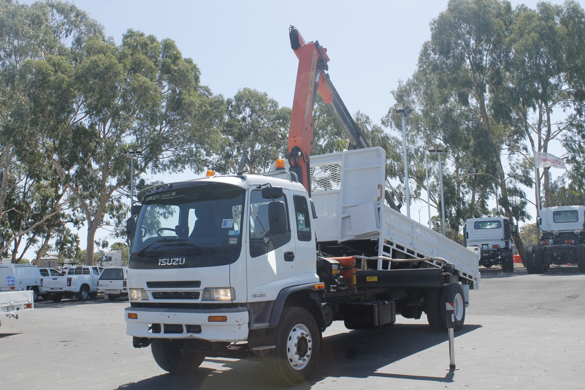 2005 ISUZU FVD950 MANUAL TIPPER / CRANE TRUCK