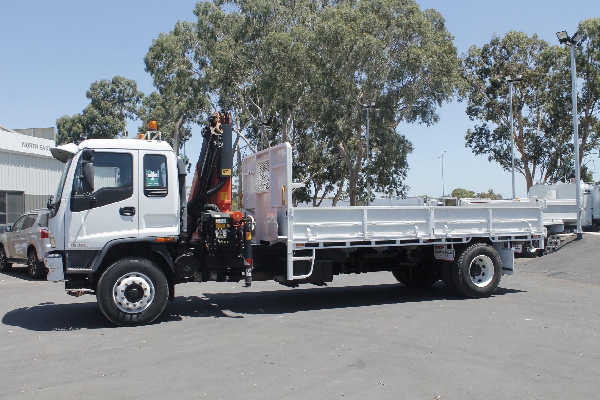 2005 ISUZU FVD950 MANUAL TIPPER / CRANE TRUCK