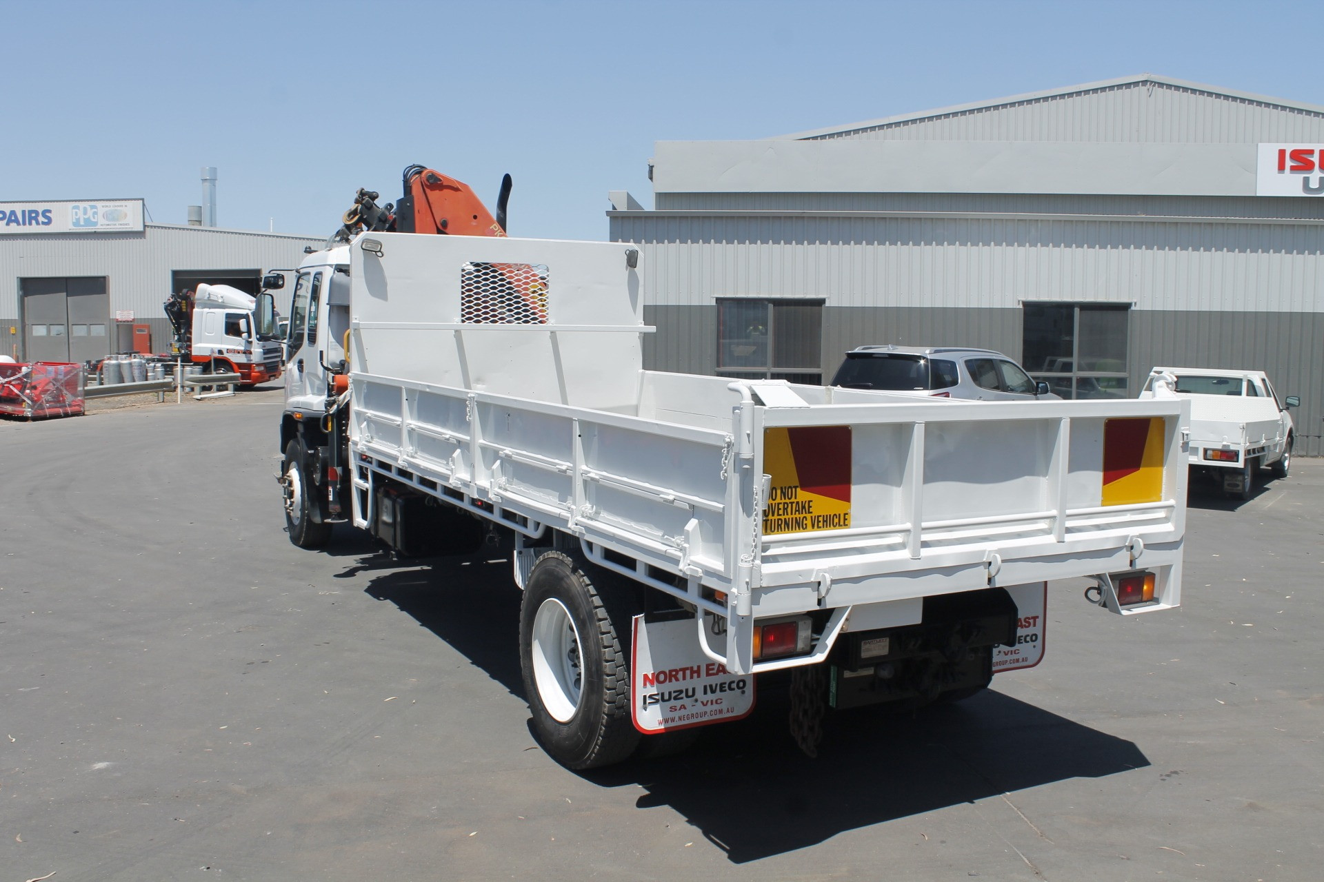 2005 ISUZU FVD950 MANUAL TIPPER / CRANE TRUCK