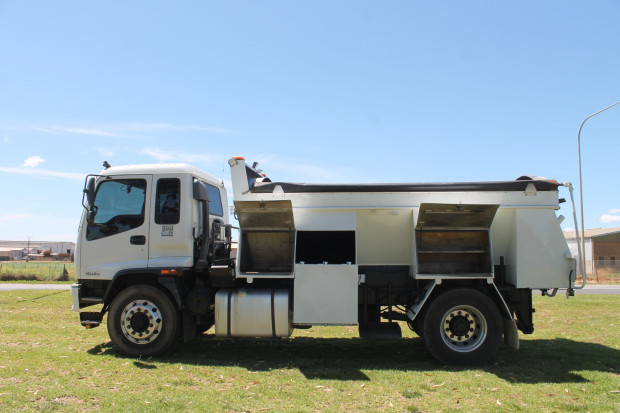 2001 ISUZU FVR950 HD LONG FLOCON UNIT ROAD MAINT TRUCK