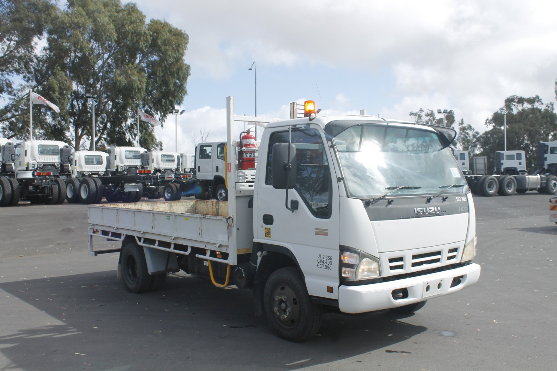 2006 ISUZU NPR200 MEDIUM TRAYTOP TRUCK MANUAL TRAY