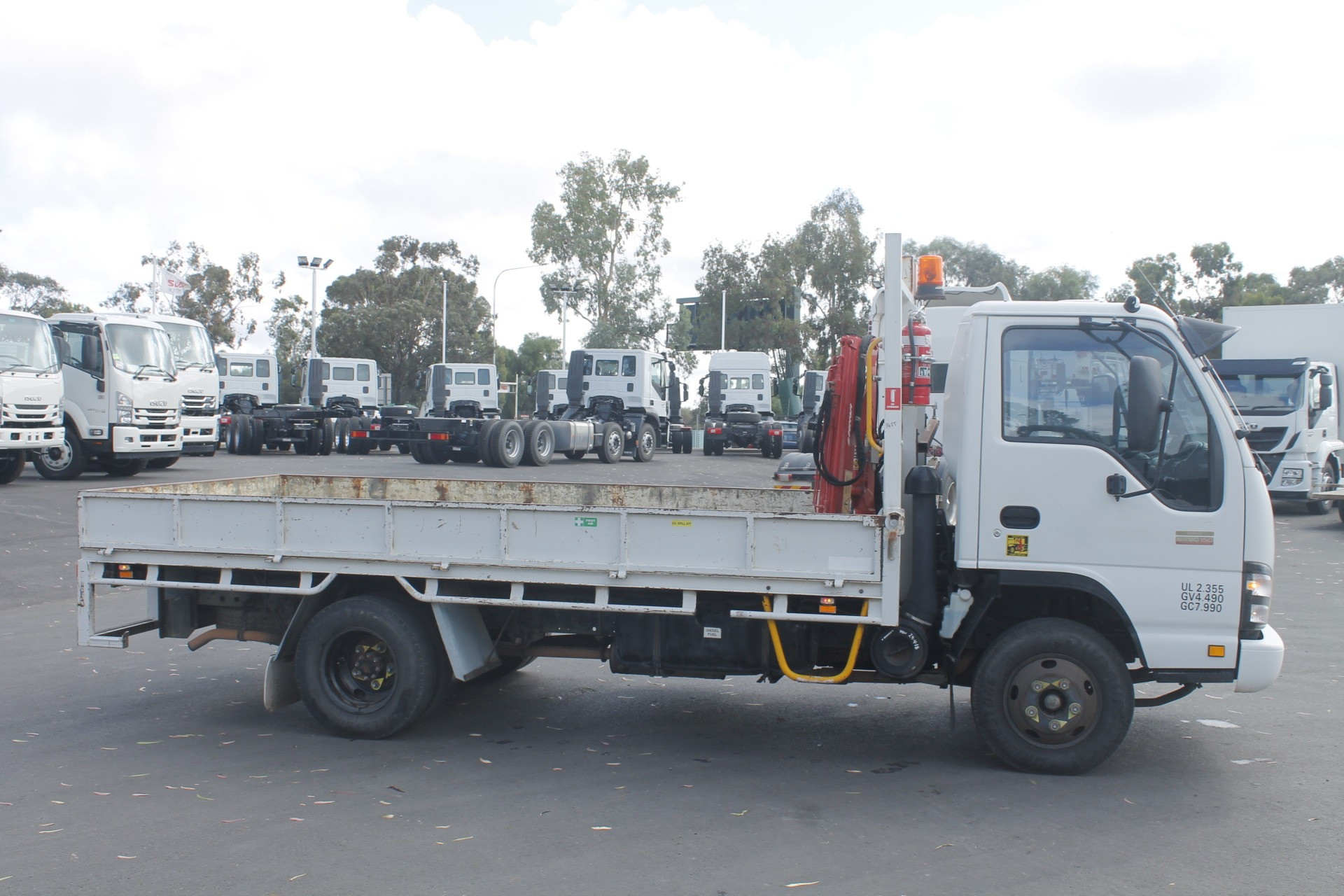 2006 ISUZU NPR200 MEDIUM TRAYTOP TRUCK MANUAL TRAY