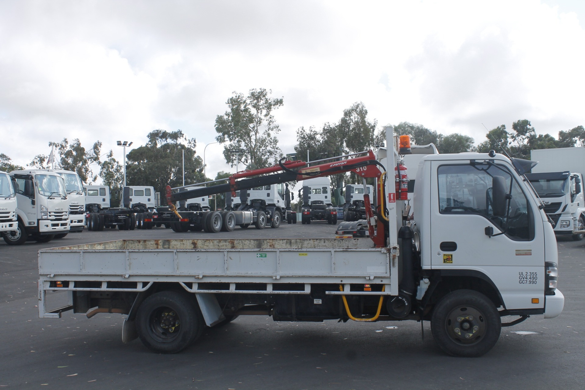 2006 ISUZU NPR200 MEDIUM TRAYTOP TRUCK MANUAL TRAY