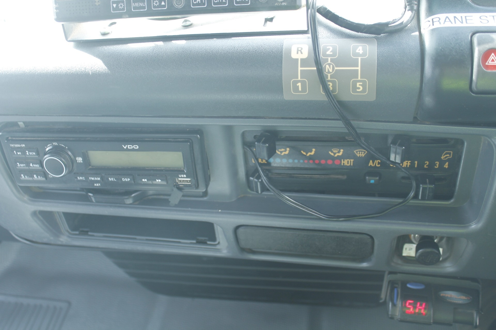 2006 ISUZU NPR200 MEDIUM TRAYTOP TRUCK MANUAL TRAY