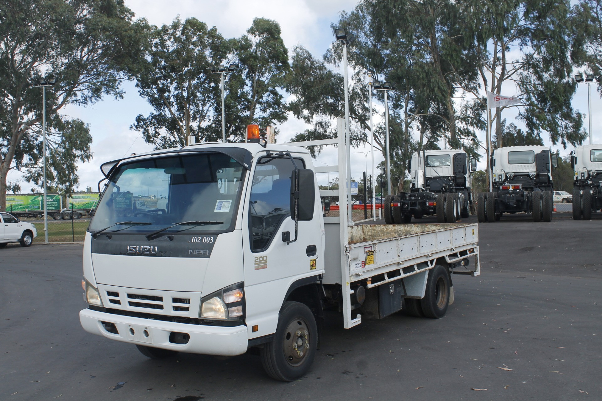 2006 ISUZU NPR200 MEDIUM TRAYTOP TRUCK MANUAL TRAY
