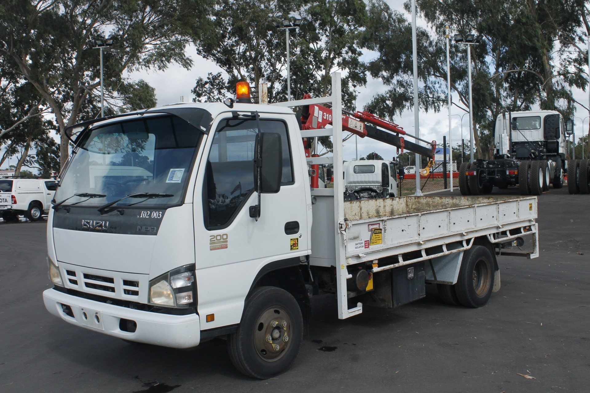 2006 ISUZU NPR200 MEDIUM TRAYTOP TRUCK MANUAL TRAY