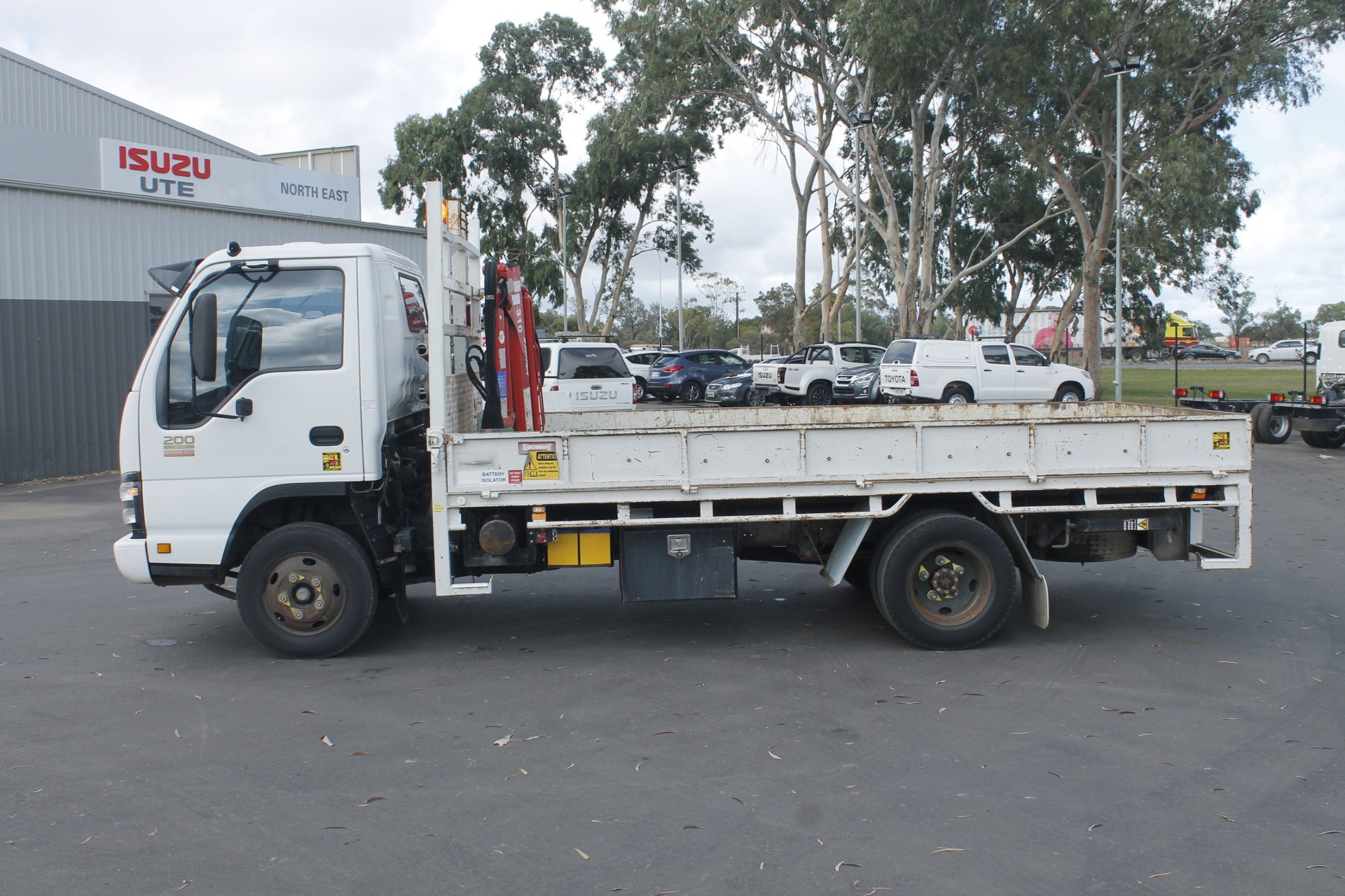 2006 ISUZU NPR200 MEDIUM TRAYTOP TRUCK MANUAL TRAY