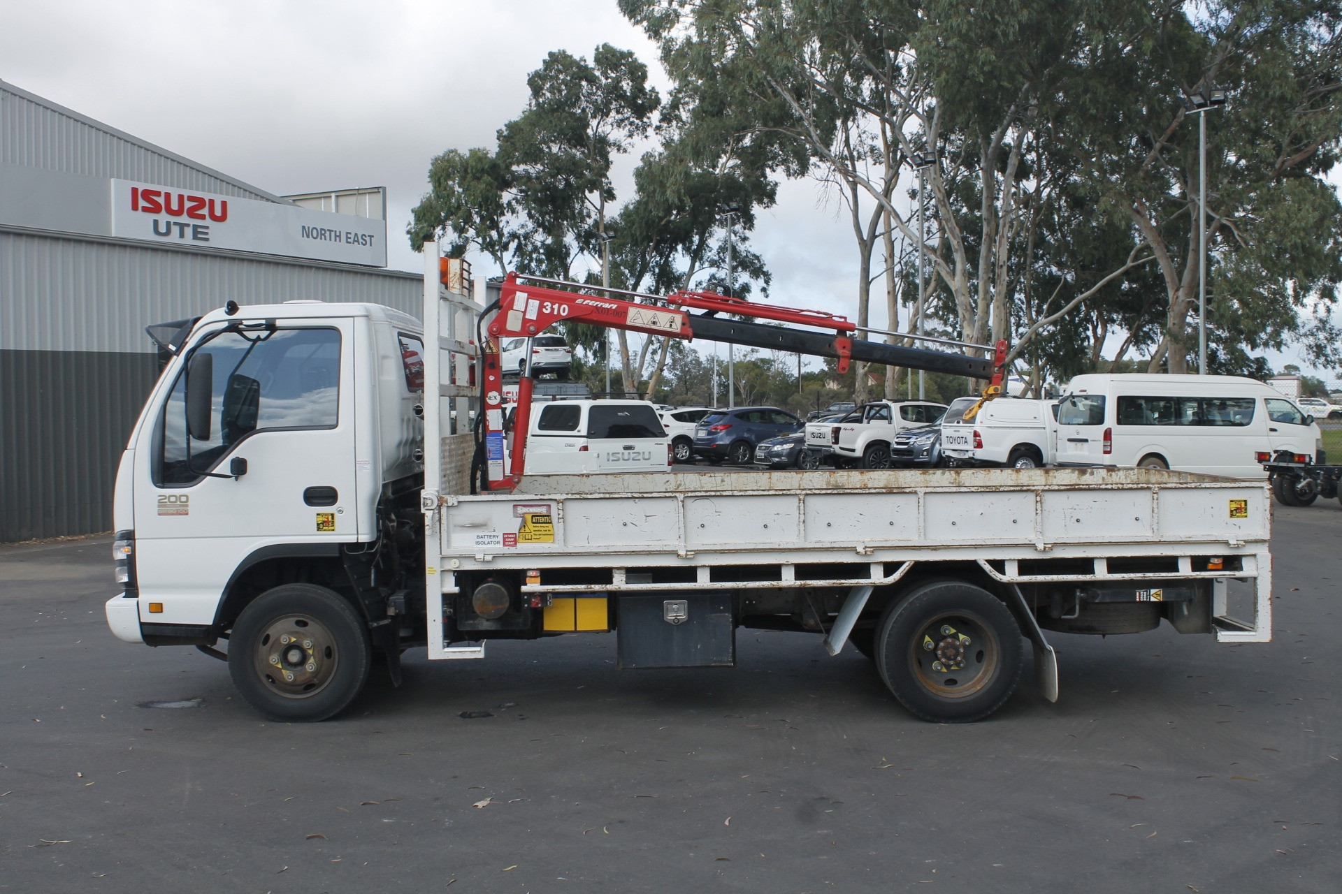 2006 ISUZU NPR200 MEDIUM TRAYTOP TRUCK MANUAL TRAY