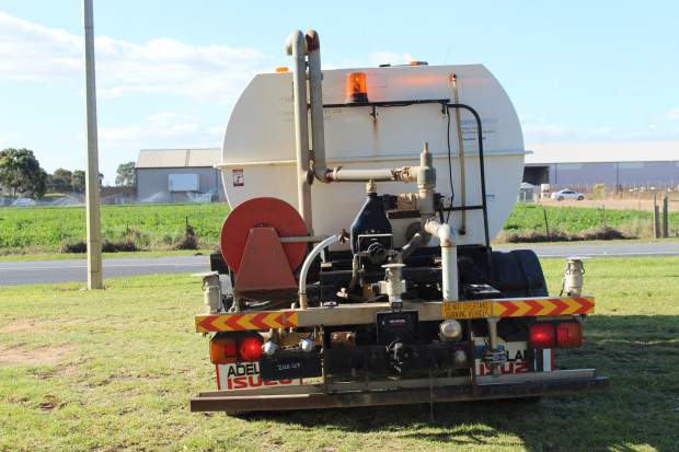 2004 HINO FG RANGER 9 MANUAL WATER TRUCK