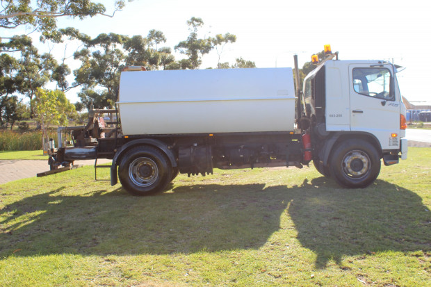 2004 HINO FG RANGER 9 MANUAL WATER TRUCK