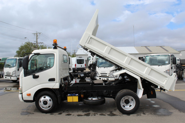 2012 HINO 616 - 300 SERIES AUTOMATIC TIPPER