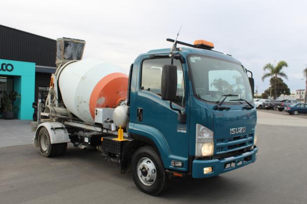 2014 ISUZU FRR500 MANUAL CONCRETE AGITATOR