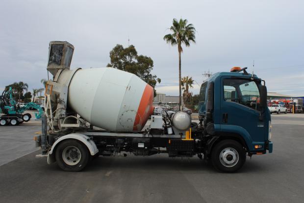 2014 ISUZU FRR500 MANUAL CONCRETE AGITATOR
