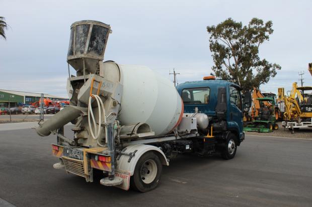 2014 ISUZU FRR500 MANUAL CONCRETE AGITATOR