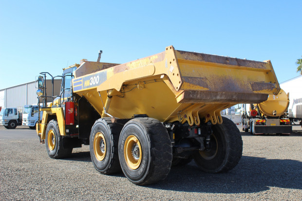 2019 KOMATSU HM300 OFF HIGHWAY AUTOMATIC ARTICULATED DUMP TRUCK