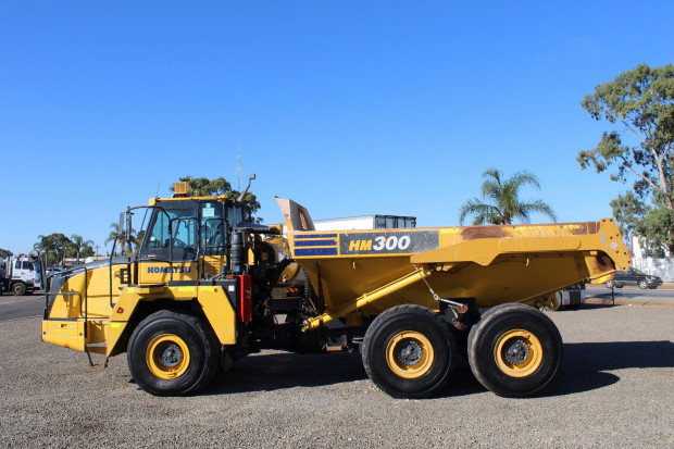 2019 KOMATSU HM300 OFF HIGHWAY AUTOMATIC ARTICULATED DUMP TRUCK