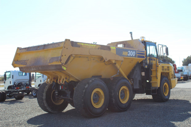 2019 KOMATSU HM300 OFF HIGHWAY AUTOMATIC ARTICULATED DUMP TRUCK