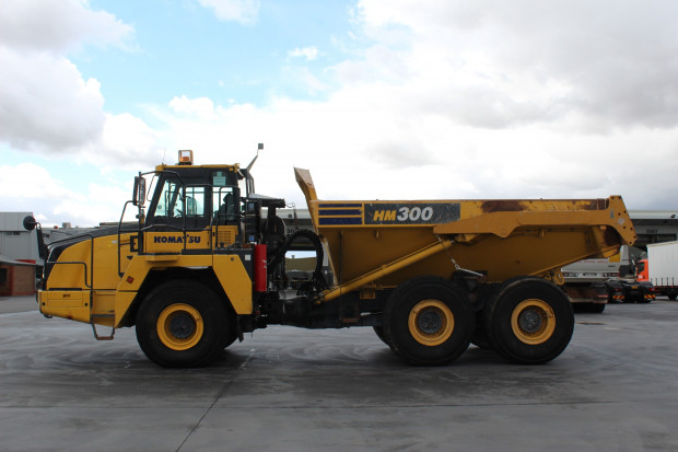 2019 KOMATSU HM300 OFF HIGHWAY AUTOMATIC ARTICULATED DUMP TRUCK