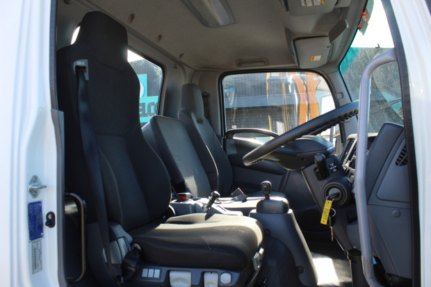 2017 ISUZU FRR 107-210 AUTOMATIC CAB CHASSIS