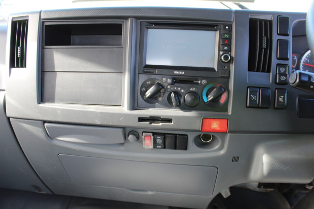 2017 ISUZU FRR 107-210 AUTOMATIC CAB CHASSIS