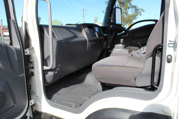2017 ISUZU FRR 107-210 AUTOMATIC CAB CHASSIS