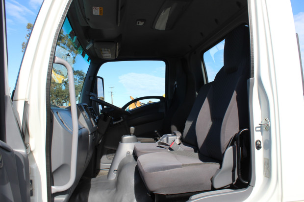 2017 ISUZU FRR 107-210 AUTOMATIC CAB CHASSIS