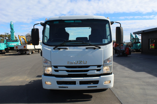 2017 ISUZU FRR 107-210 AUTOMATIC CAB CHASSIS