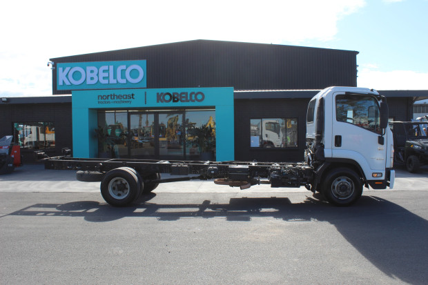 2017 ISUZU FRR 107-210 AUTOMATIC CAB CHASSIS