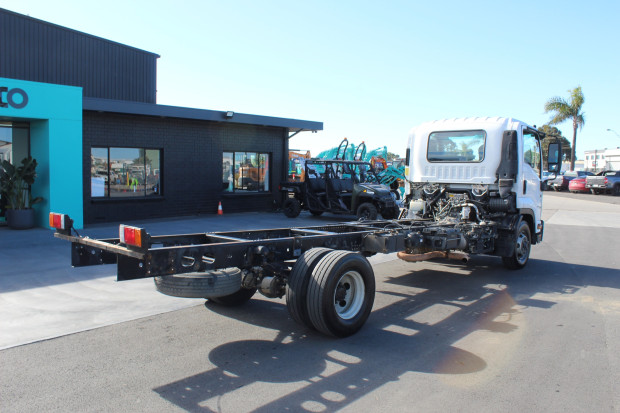 2017 ISUZU FRR 107-210 AUTOMATIC CAB CHASSIS
